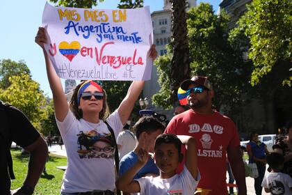 La concentración de venezolanos en Plaza de Mayo