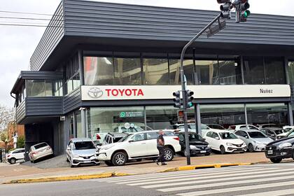 La concesionaria de autos reconocen que no pueden hacer frente a toda la demanda debido a los problemas en las entregas de algunos 0 km