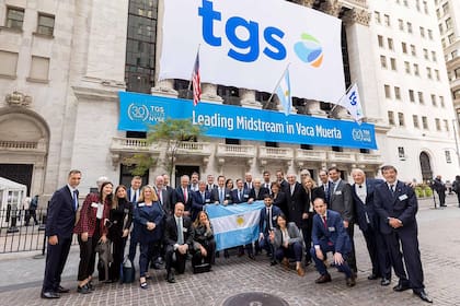 La conducción de TGS, con sus accionistas principales, celebró hoy los 30 años de cotización en la Bolsa de Nueva York.