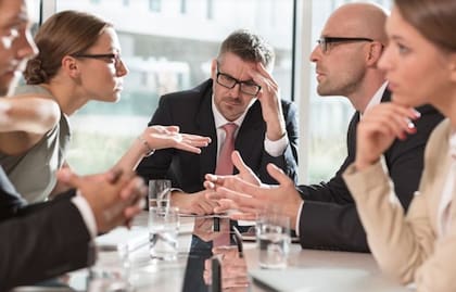 La conducta de truncar el habla ajena manifiesta cuadros de ansiedad e inseguridad personal