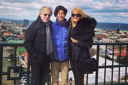 La conductora chilena y su pareja, el empresario José Patricio "Pepo" Daire, habrían decidido instalarse en Estados Unidos para acompañar a Máximo