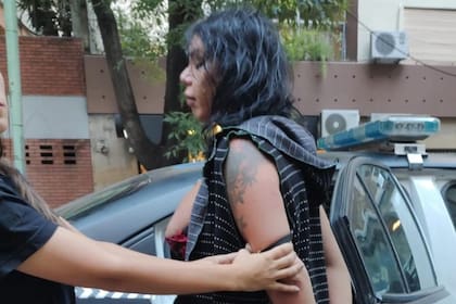 La conductora de 45 años fue arrestada por agentes de la Policía de la Ciudad y quedó imputada por lesiones, resistencia y atentado a la autoridad