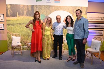 La conductora de TV Diana Zurco; Natalia Giraud, gerenta de Asuntos Corporativos de Unilever; Claudio Galmarini, director regional del INTA Mendoza; Ana Hernández Hermida, Brand Manager Knorr Argentina, y Lucas Campodónico, director general en Bioguia