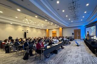 Medios en transición, audiencias en redefinición y una IA que no pide permiso