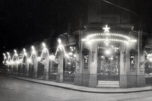 La Confitería del Gas y sus características farolas.