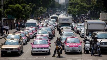 La congestión causada por el exceso de vehículos particulares impacta en la calidad de vida de los ciudadanos