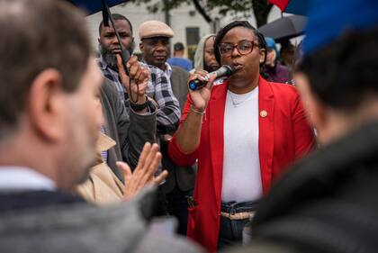 La congresista LaMonica McIver fue imputada por interferir con agentes federales durante una visita no autorizada a Delaney Hall