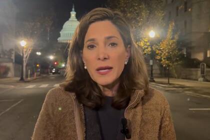 La congresista María Elvira Salazar pidió al ICE que no detenga a cubanos con I-220A y solicitó la implementación del programa “parole in place”