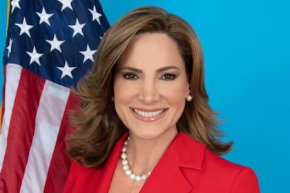 La congresista republicana de Florida María Elvira Salazar tiene ascendencia cubana y apoya la Ley de ajuste venezolano