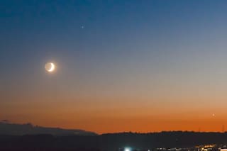 La conjunción entre Saturno y la Luna ilumina el cielo en enero de 2026