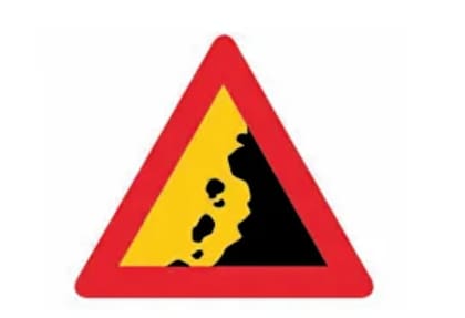 La conocida señal de que el camino suele presentar caída de rocas