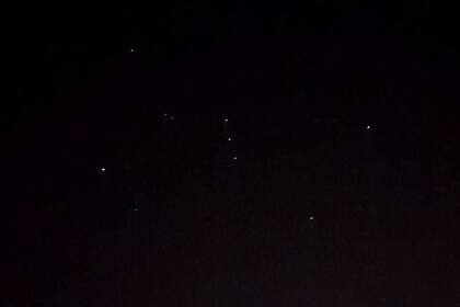 La constelación de Orión sobre Buenos Aires. Fue tomada sin ningún accesorio, solo el teléfono. Eso sí, hubo que irse a los extremos: ISO 800 y medio segundo de exposición