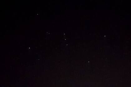 La constelación de Orión sobre Buenos Aires. Fue tomada sin ningún accesorio, solo el teléfono. Eso sí, hubo que irse a los extremos: ISO 800 y medio segundo de exposición