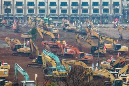La construcción a contrarreloj del nuevo hospital en Wuhan ya está en marcha