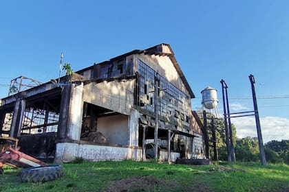 La construcción comenzó en 1928, pero pocos años después, en 1945, el proyecto fue abandonado