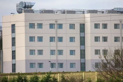 La construcción de la prisión HMP Five Wells fue realizada con pabellones en forma de cruz, y no de "k", como era tradición en las prisiones británicas desde la era victoriana