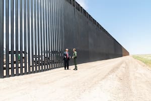La construcción de un nuevo tipo de muro fronterizo fue una de las propuestas emblemáticas del presidente Donald Trump en campaña