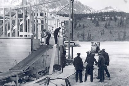 La construcción del prototipo del H.M.S. Habakkuk sirvió para saber que era una empresa posible, pero también para descubrir que el costo del portaaviones sería mucho más caro de lo que se pensó en un principio