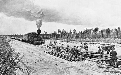 La construcción del Tren Transiberiano llevó 25 años, entre 1891 y 1916. Fuente: Wikimedia.