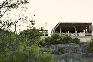 Refugio mínimo. El sueño cumplido de vivir integrados al paisaje