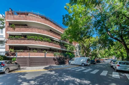 La construcción más cara publicada en Barrio Parque tiene 2056 metros cuadrados