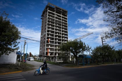 La construcción permanece detenida, a la espera de una definición judicial sobre su futuro