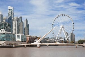 En default: la constructora detrás de la creación de la Rueda de Puerto Madero y la remodelación del Monumental