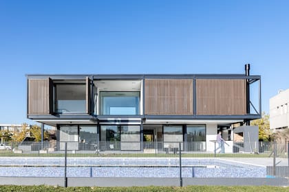 La constructora también levanta casas modulares de mayor tamaño