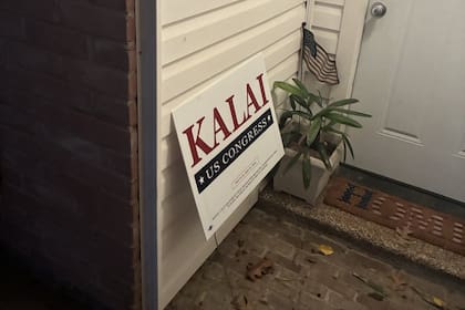 La controversia se intensificó al revelarse que los padres de Kalai ya aportaron US$3500 cada uno a su campaña republicana, el límite máximo permitido por ley federal para una primaria