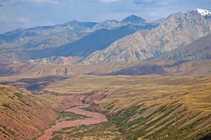 Los controles fronterizos que se encuentran a pie entre Xinjiang y Kirguistán son zonas remotas y montañosas, como en la imagen