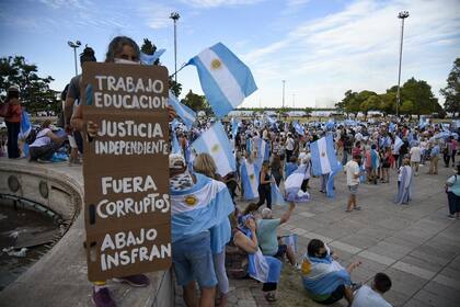 La convocatoria a la marcha #27F en el Monumento a la Bandera en Rosario