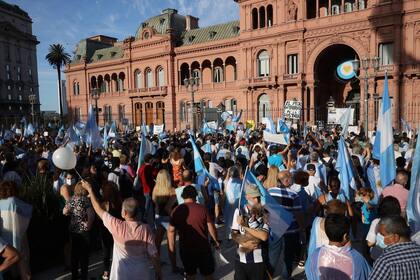 La convocatoria a la marcha #27F frente a Casa Rosada.