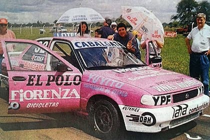 La Copa de Damas visitó el circuito de General Roca, en Río Negro, en1994; las pilotos de la vieja guardia, como María de los Ángeles Hanhcik no aceptó la invitación para la carrera en Viedma y desata el debate sobre la inclusión de la mujer en el automovilismo nacional