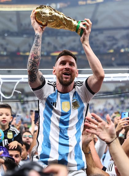 La copa del mundo que se tatuó María Sol Messi fue la que obtuvo su hermano Lionel y la selección argentina en Qatar, el 18 de diciembre de 2022 Foto: Tom Weller/dpa