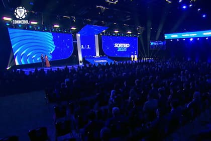 La Copa Sudamericana, al igual que la Libertadores, se sorteó este jueves en Paraguay, donde está la sede de Conmebol: entre ambas competiciones, 10 de los 12 argentinos enfrentarán a brasileños.