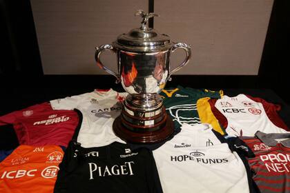 La Copa y las ocho camisetas que actualmente juegan Palermo