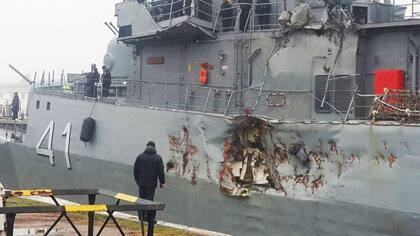 La Corbeta Espora sufrio daños importantes al colisionar con un barco Mercante en Pto Belgrano
