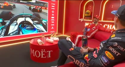 La cordial conversación entre Lewis Hamilton y Max Verstappen en la antesala del podio en el Gran Premio de Canadá; los campeones rememoraron las mejores batallas del pasado