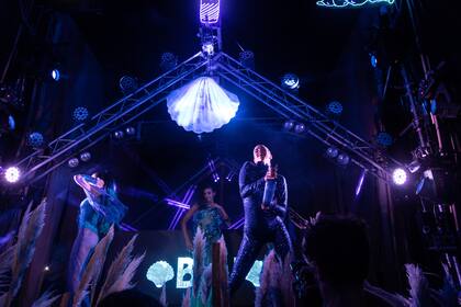 La coreografía de presentación de Spirito BLU coronó la velada teñida de azul.