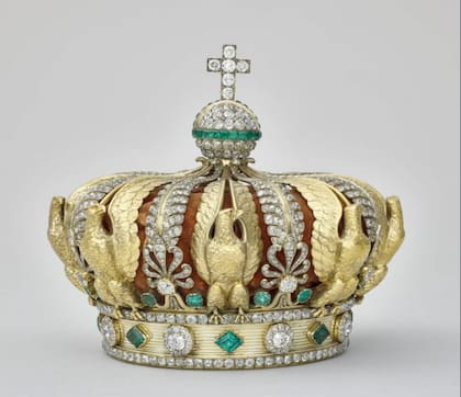 La corona de la emperatriz Eugenia que habría sido encontrada en las afueras del museo.
