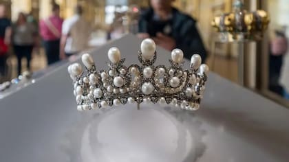 La corona de la emperatriz Eugenia, uno de las piezas que fue robada en el Museo del Louvre