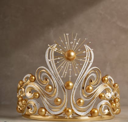 La corona de Miss Universo 2025 será entregada a la ganadora del certamen en noviembre de este año (Instagram/joyeriamurguia)
