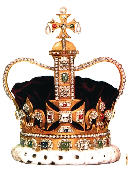 La Corona de San Eduardo tiene una estructura de oro sólido que, con las gemas, pesa 2,230 kilos. Antiguamente, era más pesada aún. Tanto que ningún rey la usaba en su coronación: durante las ceremonias, permanecía sobre el altar de la abadía de Westminster.