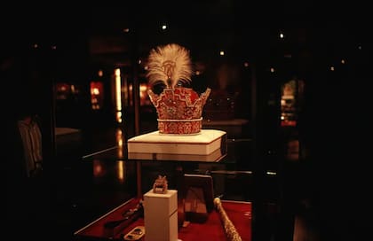La corona que usó el Sha de Irán es una de las piezas del Tesoro de las Joyas Nacionales de Irán guardadas en el Banco Central de Teherán