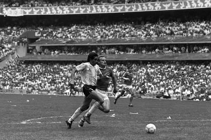 La corrida en campo alemán, la marca de Briegel... Burruchaga, rumbo al 3-2 sobre Alemania, el gol que valió la conquista de México-86