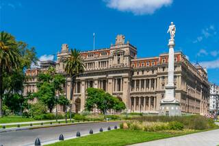 Las idas y venidas de la oficina a cargo de intervenir las llamadas