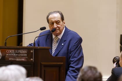 La corte suprema homenajeó a los jueces de las juntas militares tras cumplirse el 40 aniversario.
Dr Arslanian