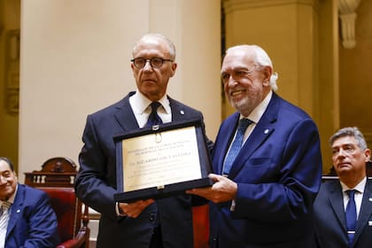 La corte suprema homenajeó a los jueces de las juntas militares tras cumplirse el 40 aniversario.
Dr Gil Lavedra