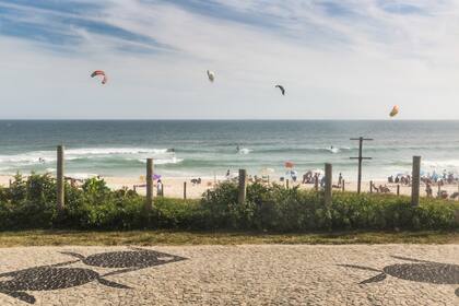 La costanera de Barra da Tijuca con los típicos mosaicos cariocas.