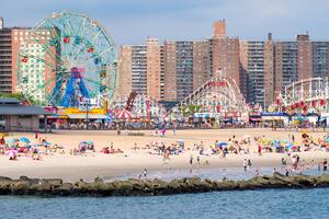 Murieron tres niños que rescataron en Coney Island: investigan a su madre